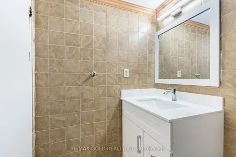 17 Knightsbridge Road Brampton ON L6T 3X9