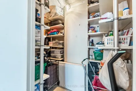 17 Knightsbridge Road Brampton ON L6T 3X9