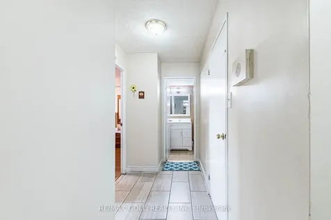 17 Knightsbridge Road Brampton ON L6T 3X9