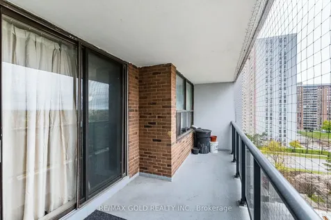 17 Knightsbridge Road Brampton ON L6T 3X9