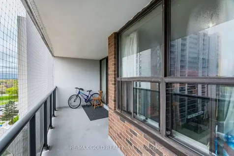 17 Knightsbridge Road Brampton ON L6T 3X9