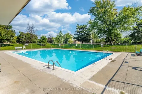 17 Knightsbridge Road Brampton ON L6T 3X9