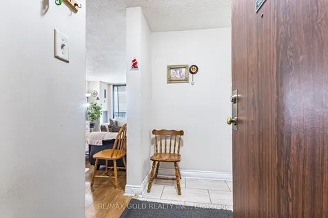 17 Knightsbridge Road Brampton ON L6T 3X9