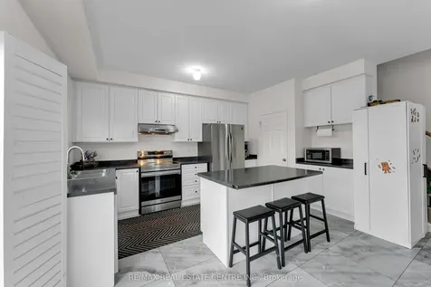 10 Jenna Court Brampton ON L6R 3P5