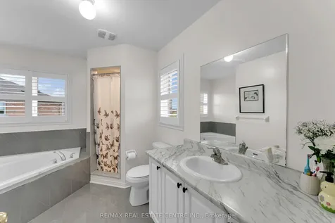 10 Jenna Court Brampton ON L6R 3P5