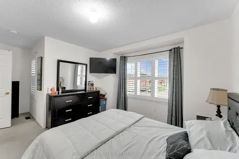 10 Jenna Court Brampton ON L6R 3P5
