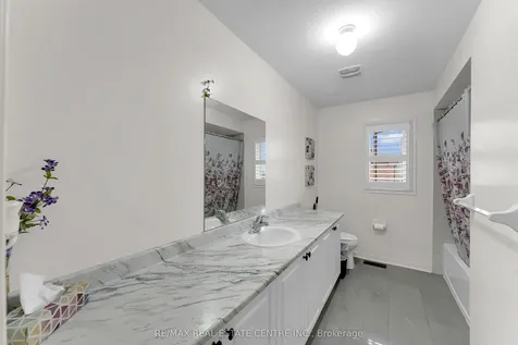 10 Jenna Court Brampton ON L6R 3P5