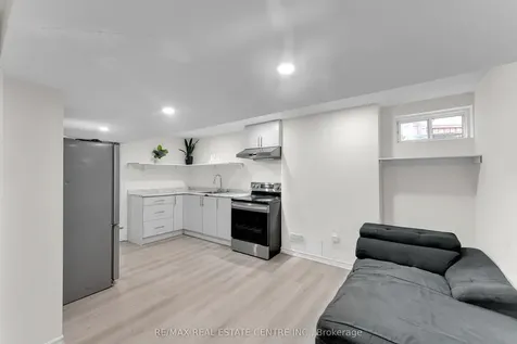 10 Jenna Court Brampton ON L6R 3P5