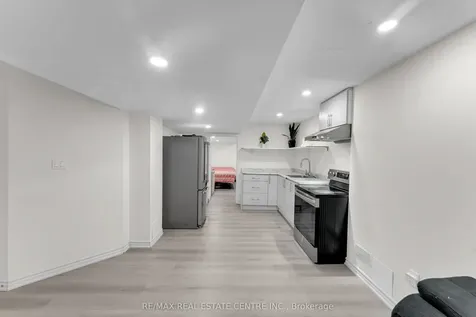 10 Jenna Court Brampton ON L6R 3P5