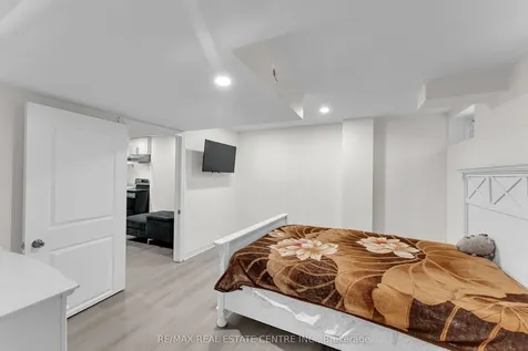 10 Jenna Court Brampton ON L6R 3P5