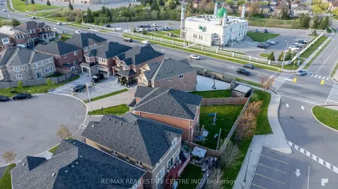 10 Jenna Court Brampton ON L6R 3P5
