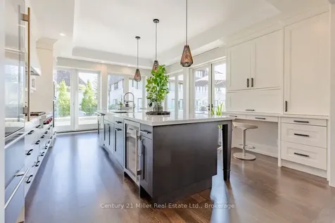 10 Maple Grove Drive Oakville ON L6J 0E1