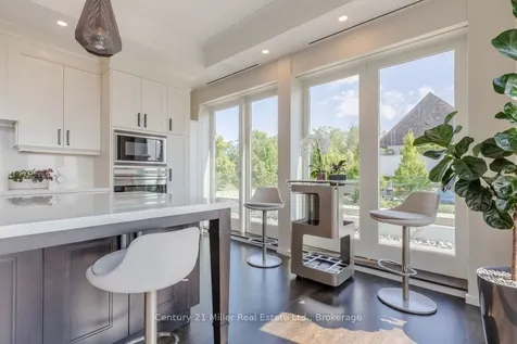 10 Maple Grove Drive Oakville ON L6J 0E1