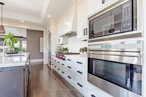 10 Maple Grove Drive Oakville ON L6J 0E1