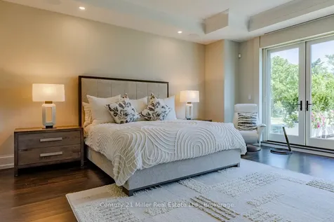 10 Maple Grove Drive Oakville ON L6J 0E1