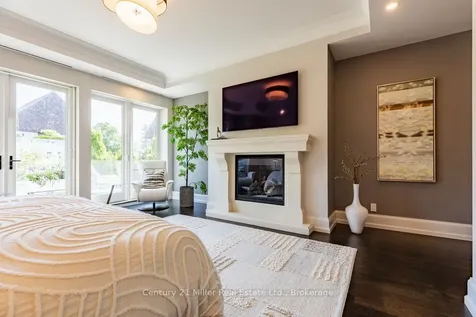 10 Maple Grove Drive Oakville ON L6J 0E1