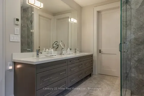 10 Maple Grove Drive Oakville ON L6J 0E1