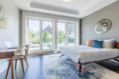 10 Maple Grove Drive Oakville ON L6J 0E1