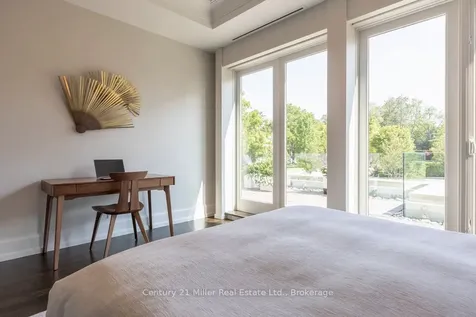 10 Maple Grove Drive Oakville ON L6J 0E1