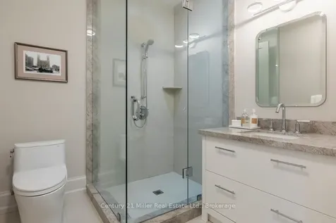 10 Maple Grove Drive Oakville ON L6J 0E1