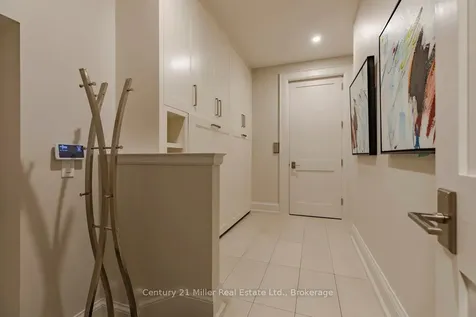 10 Maple Grove Drive Oakville ON L6J 0E1