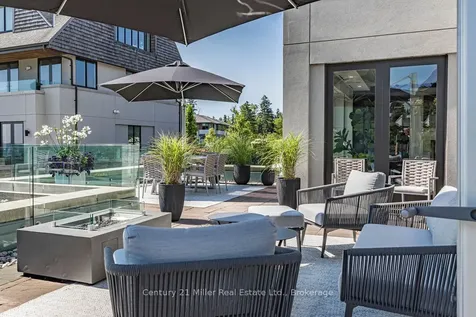 10 Maple Grove Drive Oakville ON L6J 0E1