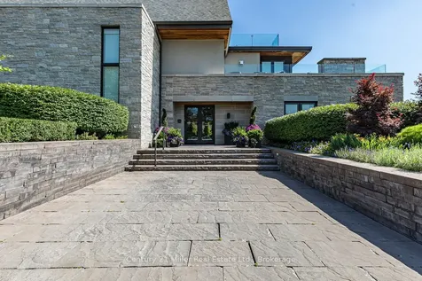 10 Maple Grove Drive Oakville ON L6J 0E1