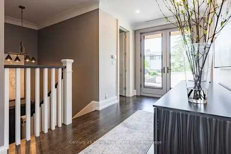 10 Maple Grove Drive Oakville ON L6J 0E1