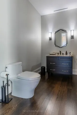 10 Maple Grove Drive Oakville ON L6J 0E1