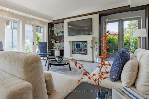 10 Maple Grove Drive Oakville ON L6J 0E1
