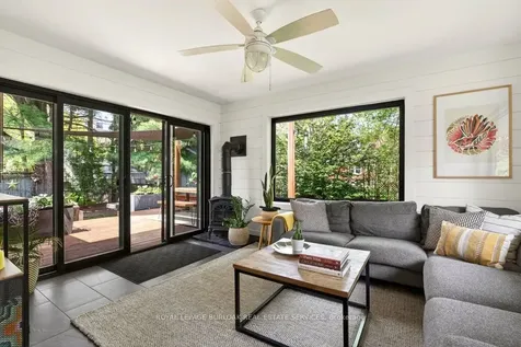 969 Sanford Drive Burlington ON L7T 3G7