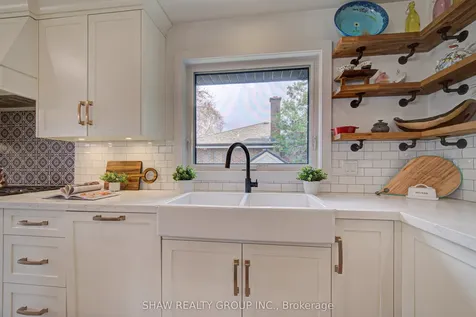 1486 Augustine Drive Burlington ON L7P 2N2