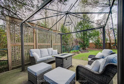1486 Augustine Drive Burlington ON L7P 2N2