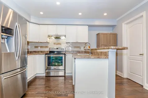 28 Rivermere Court Brampton ON L7A 1R4