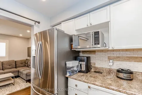 28 Rivermere Court Brampton ON L7A 1R4