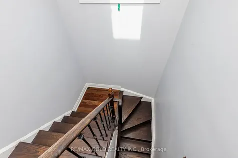 28 Rivermere Court Brampton ON L7A 1R4