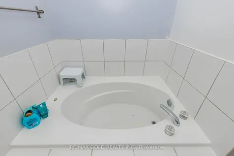 28 Rivermere Court Brampton ON L7A 1R4