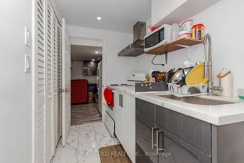 28 Rivermere Court Brampton ON L7A 1R4