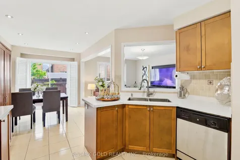 222 Fairwood Circle Brampton ON L6R 0X6