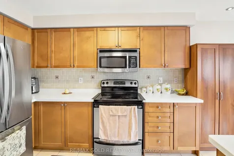 222 Fairwood Circle Brampton ON L6R 0X6