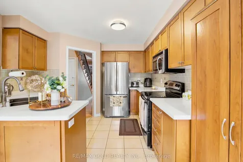 222 Fairwood Circle Brampton ON L6R 0X6