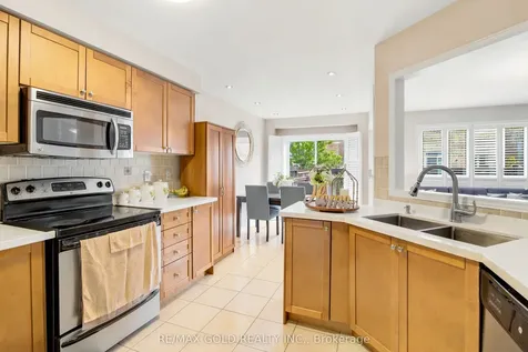 222 Fairwood Circle Brampton ON L6R 0X6