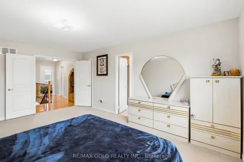 222 Fairwood Circle Brampton ON L6R 0X6