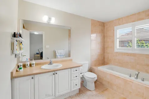 222 Fairwood Circle Brampton ON L6R 0X6
