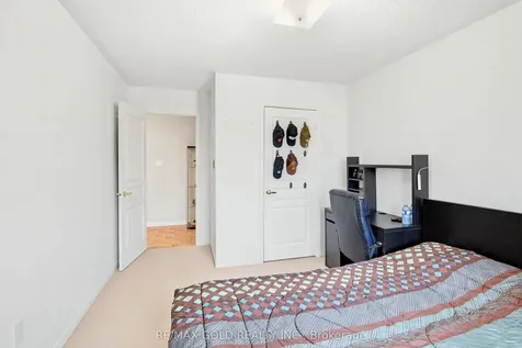 222 Fairwood Circle Brampton ON L6R 0X6