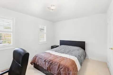 222 Fairwood Circle Brampton ON L6R 0X6