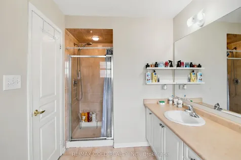 222 Fairwood Circle Brampton ON L6R 0X6