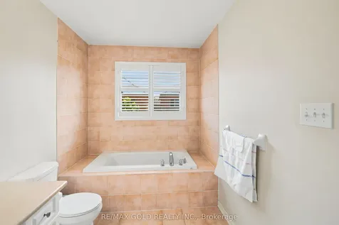 222 Fairwood Circle Brampton ON L6R 0X6
