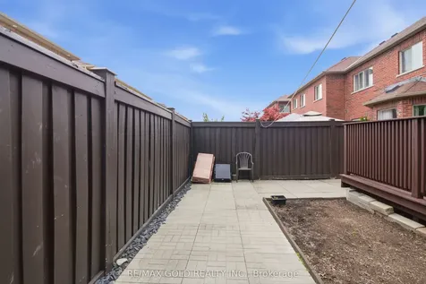 222 Fairwood Circle Brampton ON L6R 0X6
