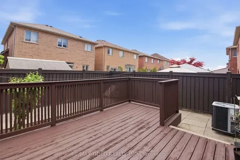 222 Fairwood Circle Brampton ON L6R 0X6